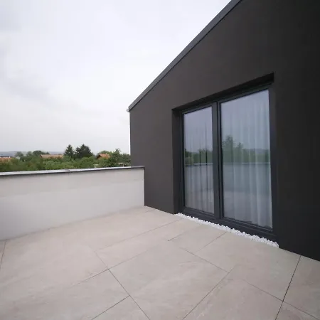 Villa Aurora