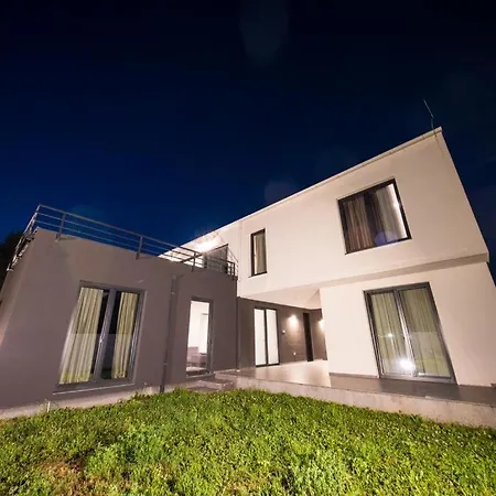 Aurora Villa *